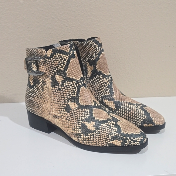 🖤 STEVE BY STEVE MADDEN SNAKESKIN BOOTIES - Picture 1 of 14